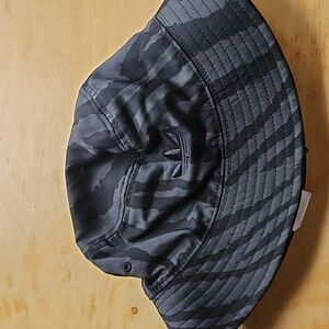 ADIDAS BUCKET HAT